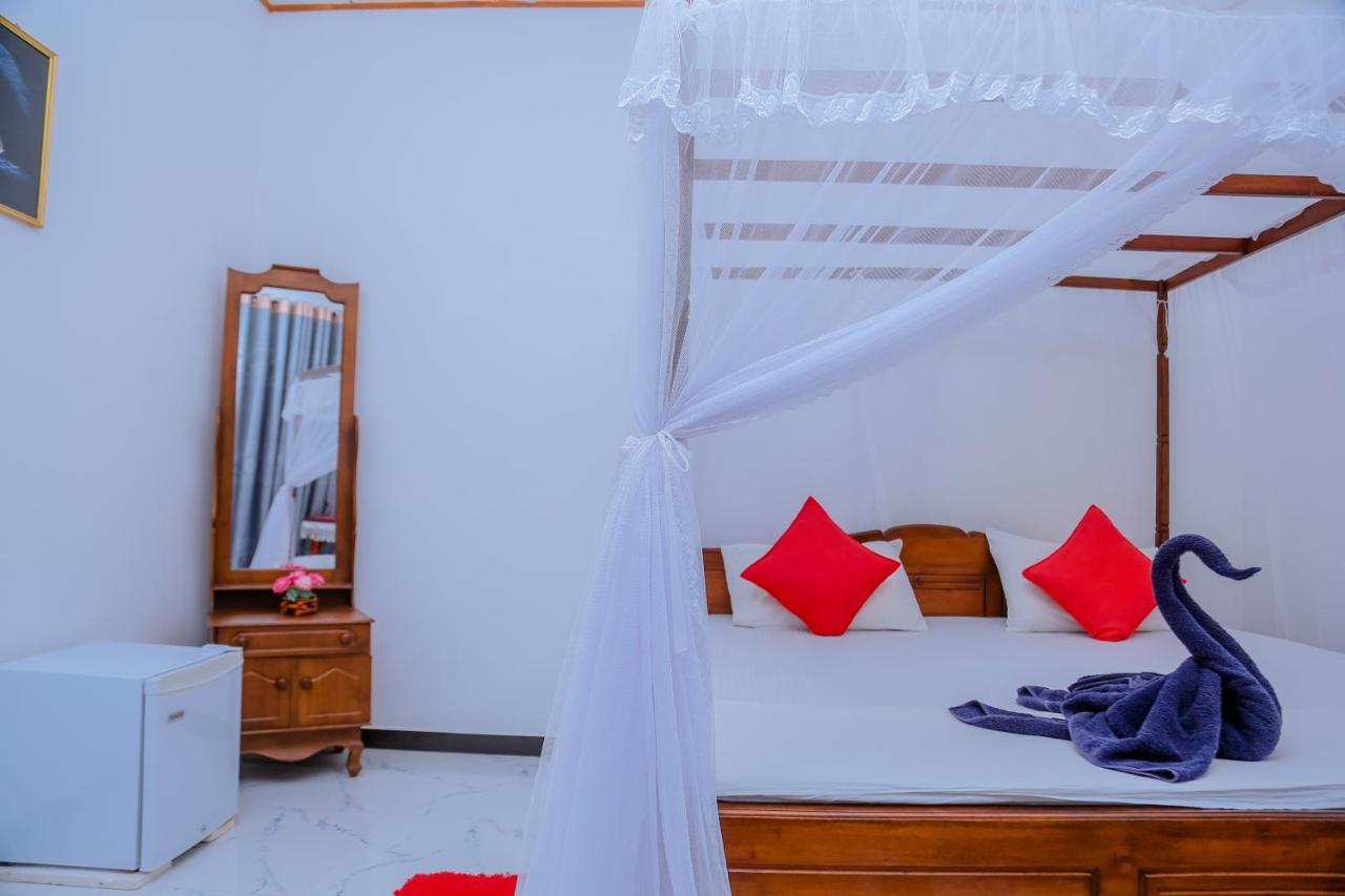 Sajana Ocean Hill Bed and Breakfast Mirissa Buitenkant foto