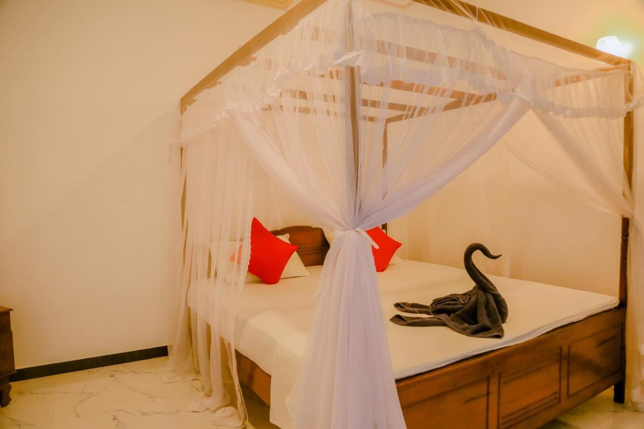 Sajana Ocean Hill Bed and Breakfast Mirissa Buitenkant foto