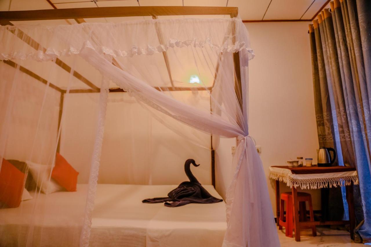 Sajana Ocean Hill Bed and Breakfast Mirissa Buitenkant foto